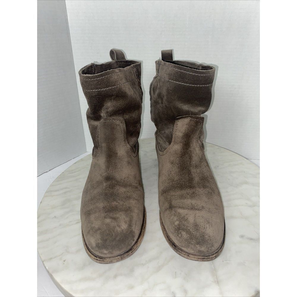 FRYE Women's Cara Suede Short Ankle Bootie Size 9.5B Slouch Greige Neutral Moto - Picture 2 of 12